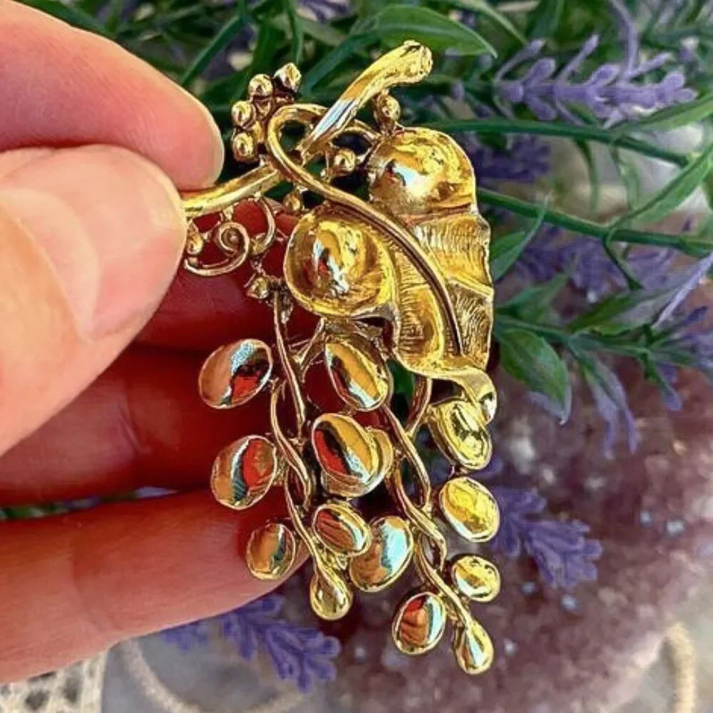 Vintage Grape Cluster Brooch in Gold Tone